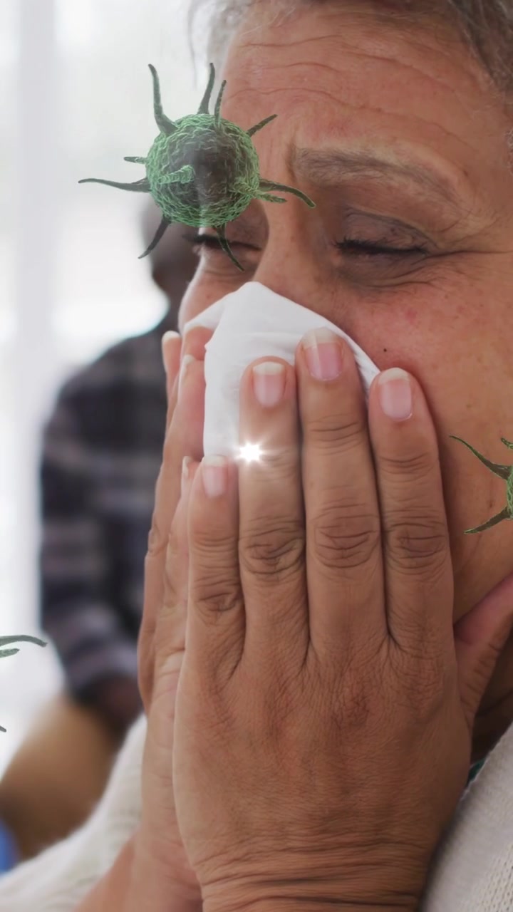 Video verticale: Donna matura che starnutisce coprendosi il naso con un fazzoletto, grafici di virus che mostrano rischi per la salute.