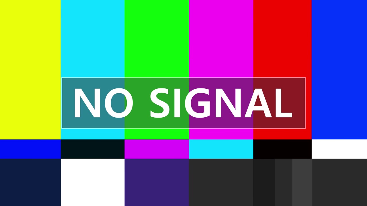 Monoscopio televisivo con barre vivaci, testo segnale assente, blocchi grigi inferiori e rumore di bordo distorto