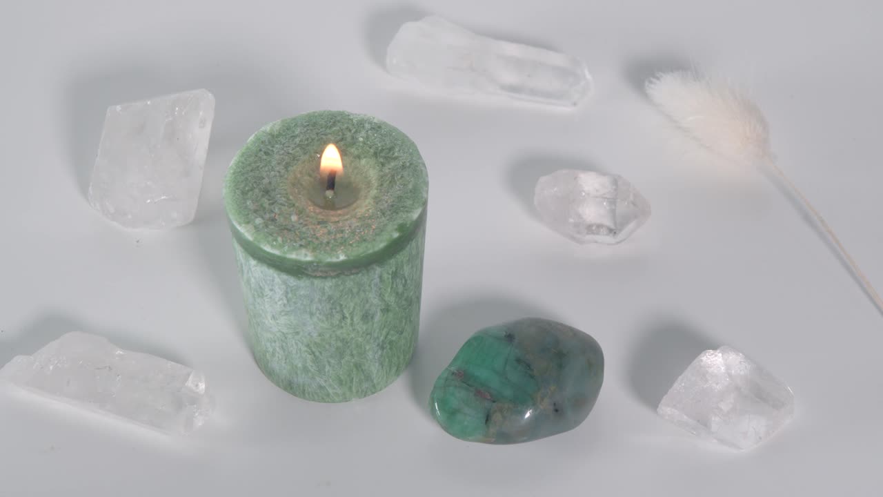 Heart chakra candle with emerald and clear quartz