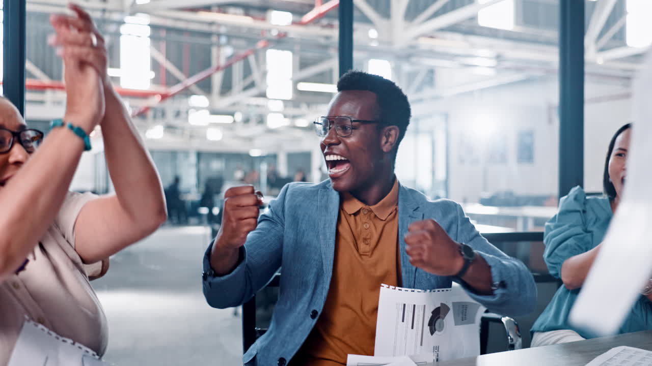 사업가들, 성공과 팀에 의해 응원