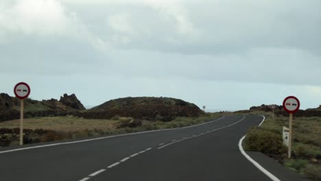 Road-in-the-landscape-of-Lanzarote