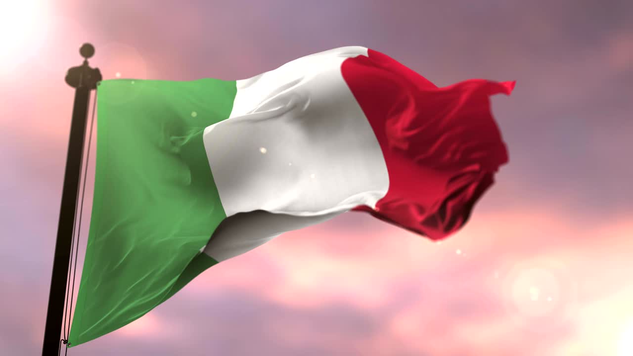 Bandiera dell'Italia che sventola al vento al tramonto, loop