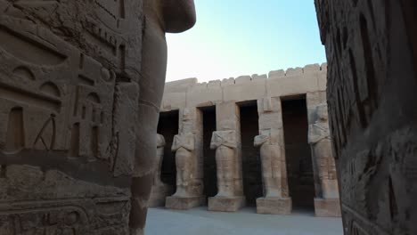 Colosos-Templo-De-Karnak-Luxor-Antiguo-Egipto-Jeroglíficos-Revelan-Foto