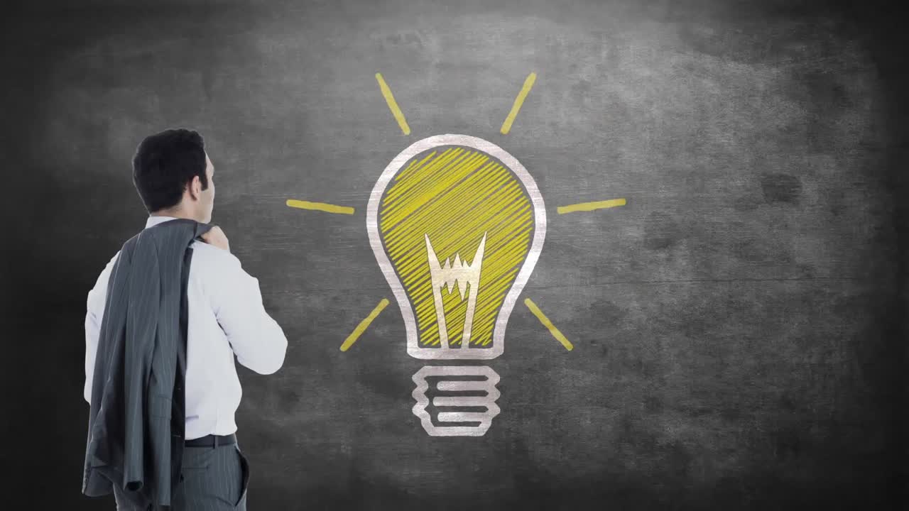 video generado digitalmente de un hombre de negocios mirando una bombilla eléctrica 4k