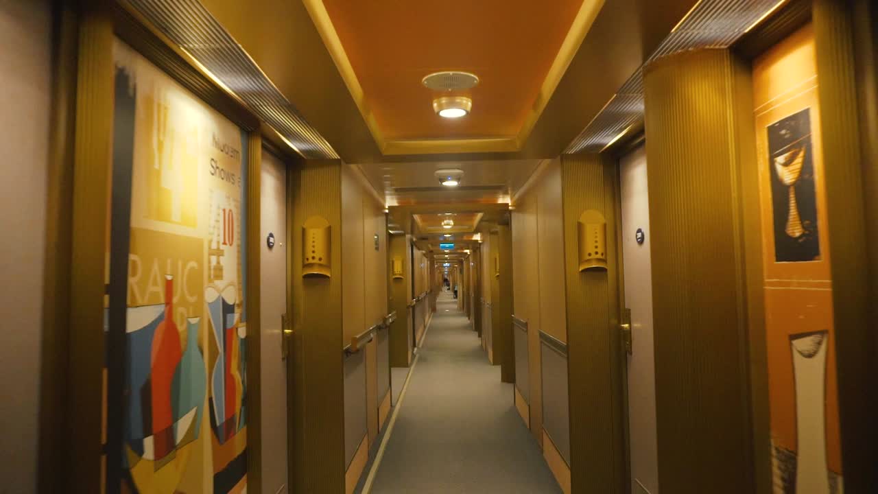 коридор круизного корабля