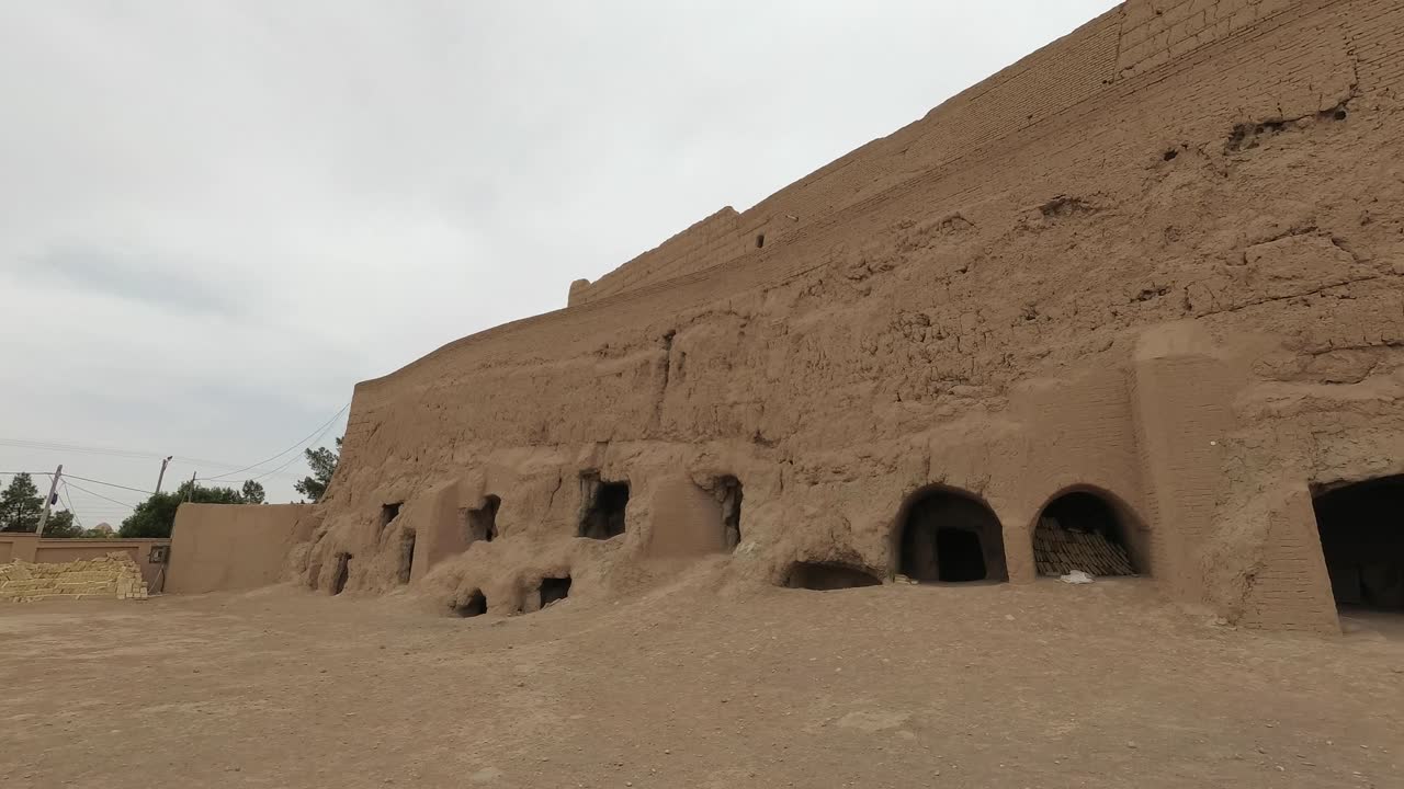 ruinas de la fortaleza de ladrillo de barro, el castillo de narin en meybod, irán