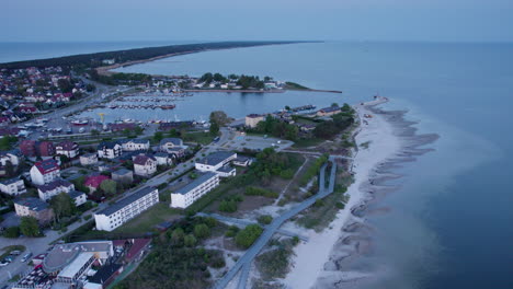 Aerial-pullback-view-over-resort-town-Jastarnia-in-Poland,-on-Hel-Peninsula