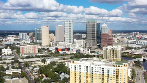 Downtown-Skyscraper-and-High-Rise-Buildings-in-Tampa,-Florida