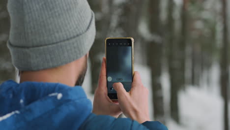 Fotograf-Auf-Dem-Schnee