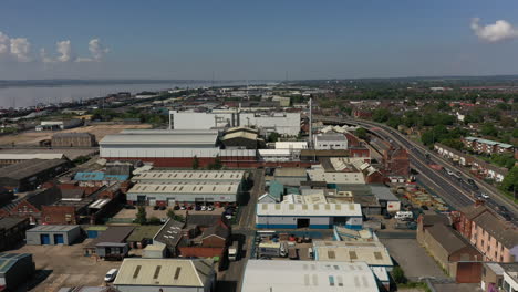 vista aérea de la carretera a63 y hessle con la industria y los negocios en primer plano en el casco