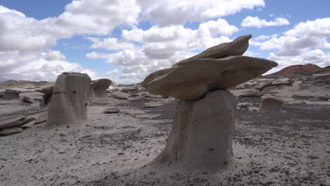 bisti badlands, desierto de-na-zin, nuevo méxico, estados unidos, formaciones rocosas naturales únicas y paisaje desértico, fotograma completo