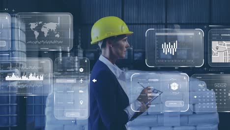 animación de procesamiento de datos en pantallas sobre mujer caucásica que trabaja en un almacén