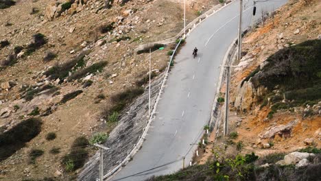 viaje por carretera a la provincia de ninh thuan, viaje en moto por las tierras altas rocosas de vietnam