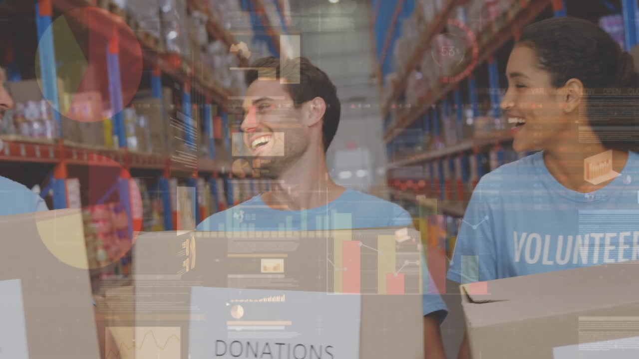 animación del procesamiento de datos financieros en tres diferentes trabajadores de almacén