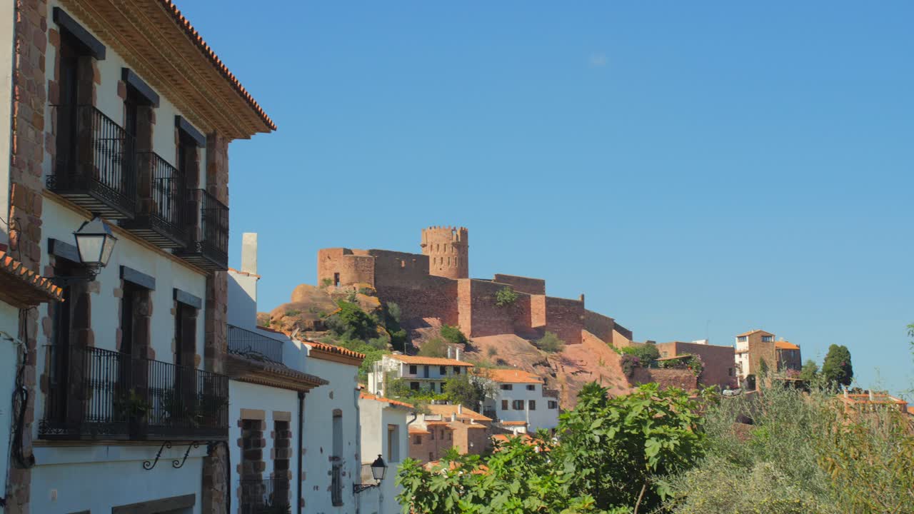 hermoso e histórico pueblo de vilafames en castellon españa - toma panorámica panorámica