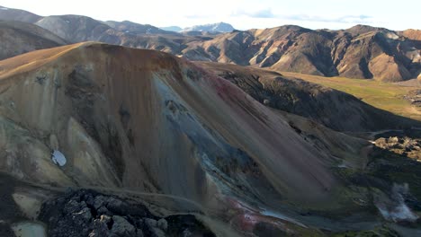 río curvo en un cañón impresionante