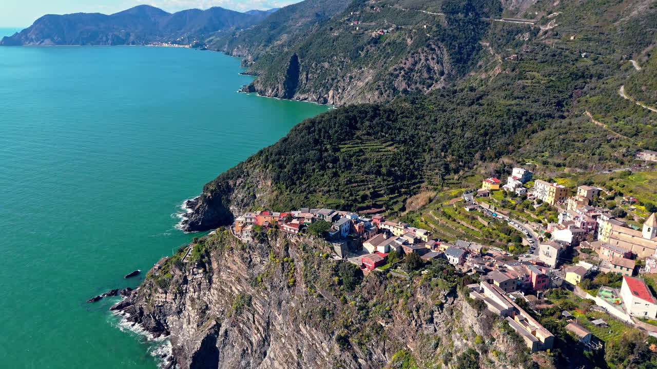 Coastal village in Cinque Terre, Corniglia, with stunning cliffs and turquoise water