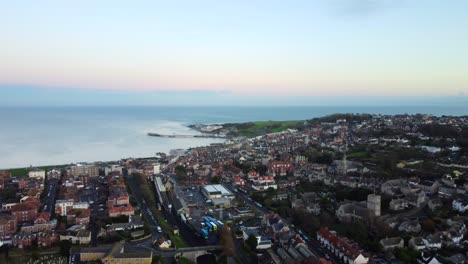 Aerial-shot-panning-over-the-coastal-town-of-Swanage-in-Dorset,-England