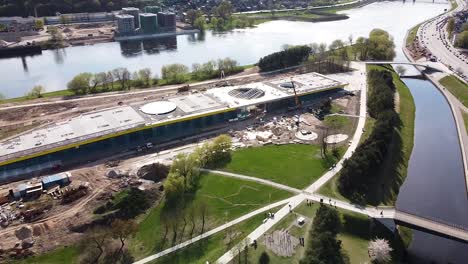 máquinas industriales centro de ciencias de la construcción en kaunas, vista aérea