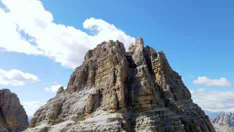 vistas aéreas de las tre cime di lavaredo en los dolomitas italianos