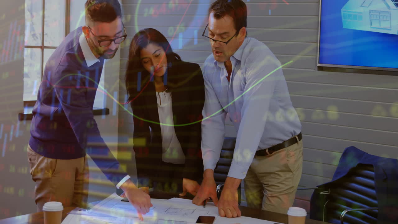 análisis de planos, equipo de negocios con animación de datos financieros sobre la escena de la oficina