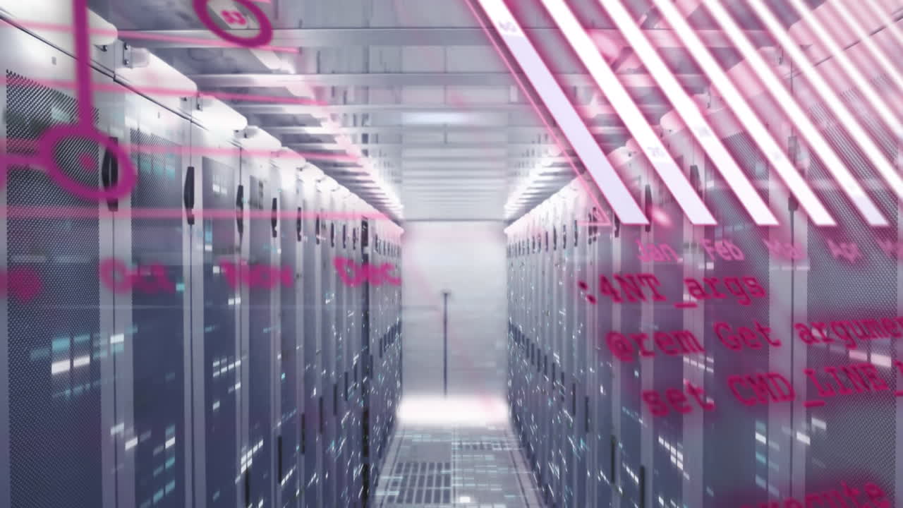 animación de gráficos, globos y lenguaje informático sobre barras en bastidores de servidores de datos en la sala de servidores