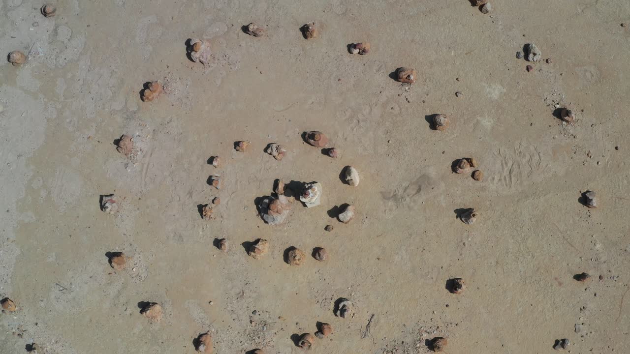 vista de arriba hacia abajo de la formación de roca en espiral