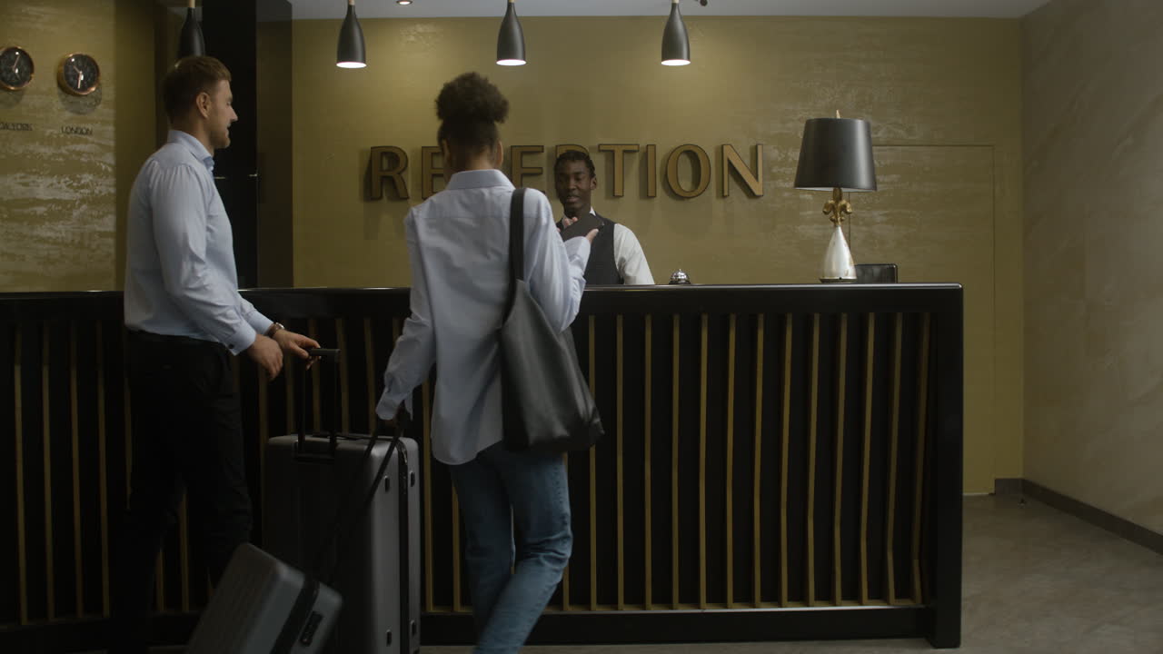 афроамериканский мужчина на работе