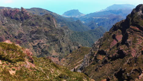 drones flies through mountains of pico aerio madeira