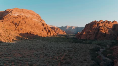 Drohnenansicht-Im-Snow-Canyon-State-Park-Bei-Sonnenuntergang