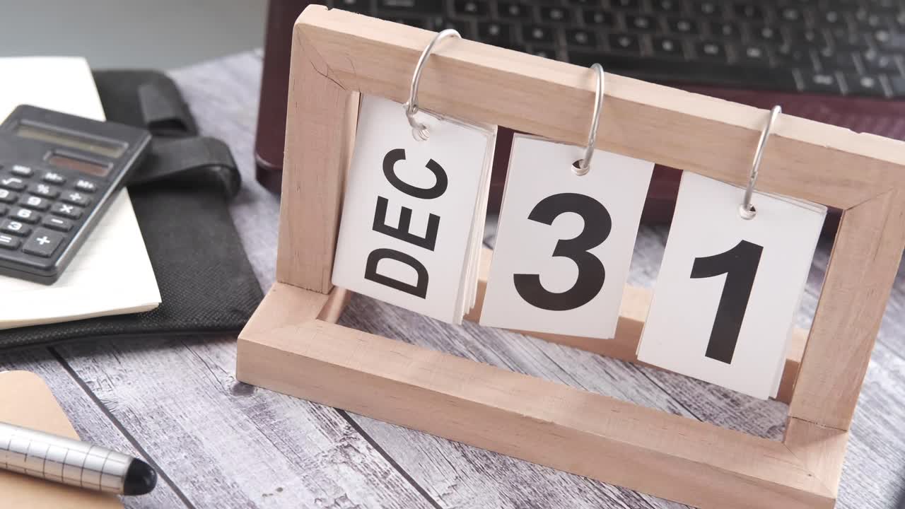 calendario del 31 de diciembre en un escritorio