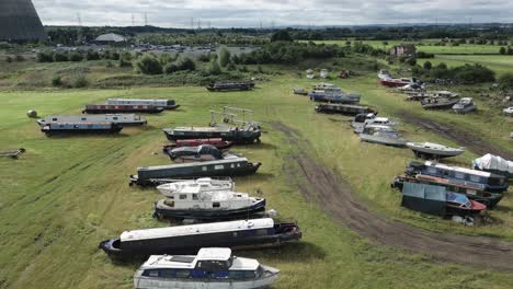 vista aérea del puerto deportivo de redhill sobre barcos estrechos y tienda de colección de barcazas en el sitio de nottingham