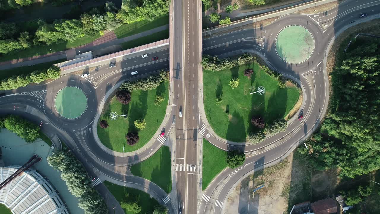 vista aérea de la rotonda de león, españa. 4k