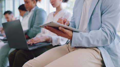 Tablet,-Lebenslauf-Oder-Einstellung-Und-Ein-Business-Schwarz