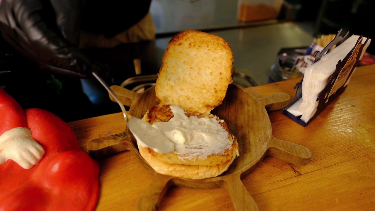 Esaltare il sapore: Preparare il panino perfetto per l'hamburger.