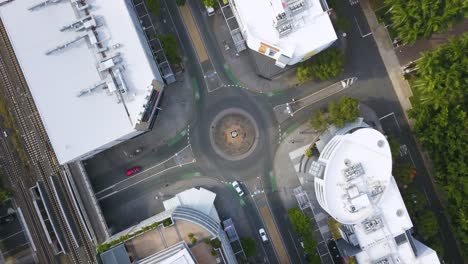 Vista-En-ángulo-Sobre-La-Rotonda-De-La-Rotonda-En-El-Suburbio-De-Brisbane,-Australia