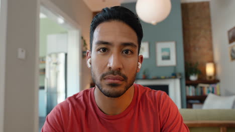 hombre, cara y videoconferencia con trabajo remoto