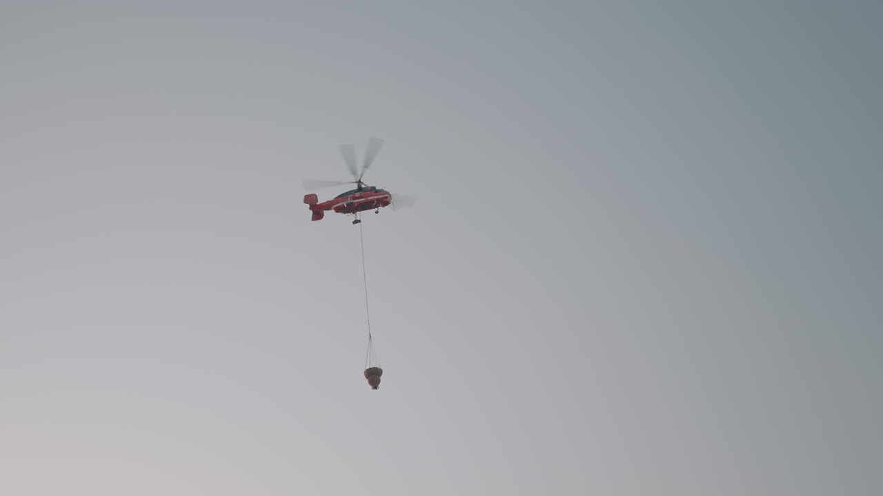 비행 중인 소방 헬리터