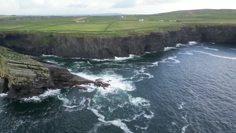 Altos-Acantilados-De-Kilkee,-Península-De-Loop-Head,-Condado-De-Clare-En-Irlanda