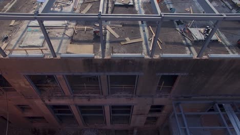 sitio de construcción de un edificio histórico en el centro de la ciudad capital del sur