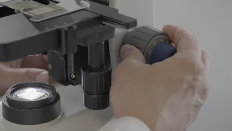 adjusting the microscope with the rotary potentiometer. detail