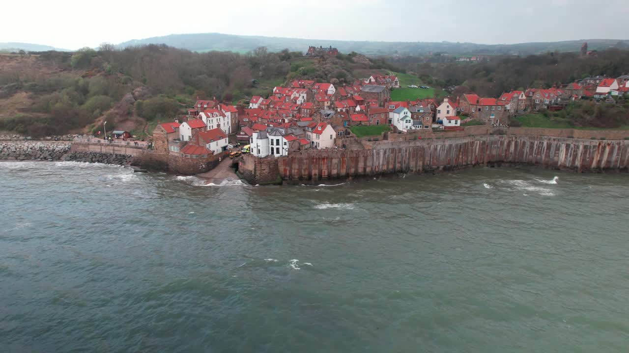 Villaggio di pescatori costiero di Robin Hood's Bay nel North Yorkshire, Inghilterra