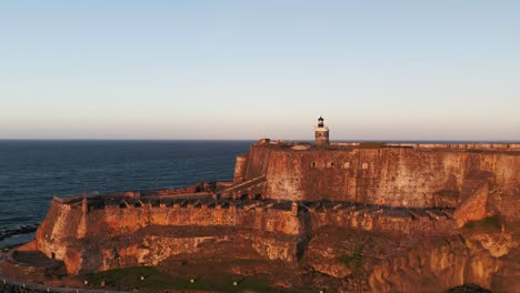 Volando-Por-El-Icónico-Castillo-San-Felipe-Del-Morro-En-Puerto-Rico