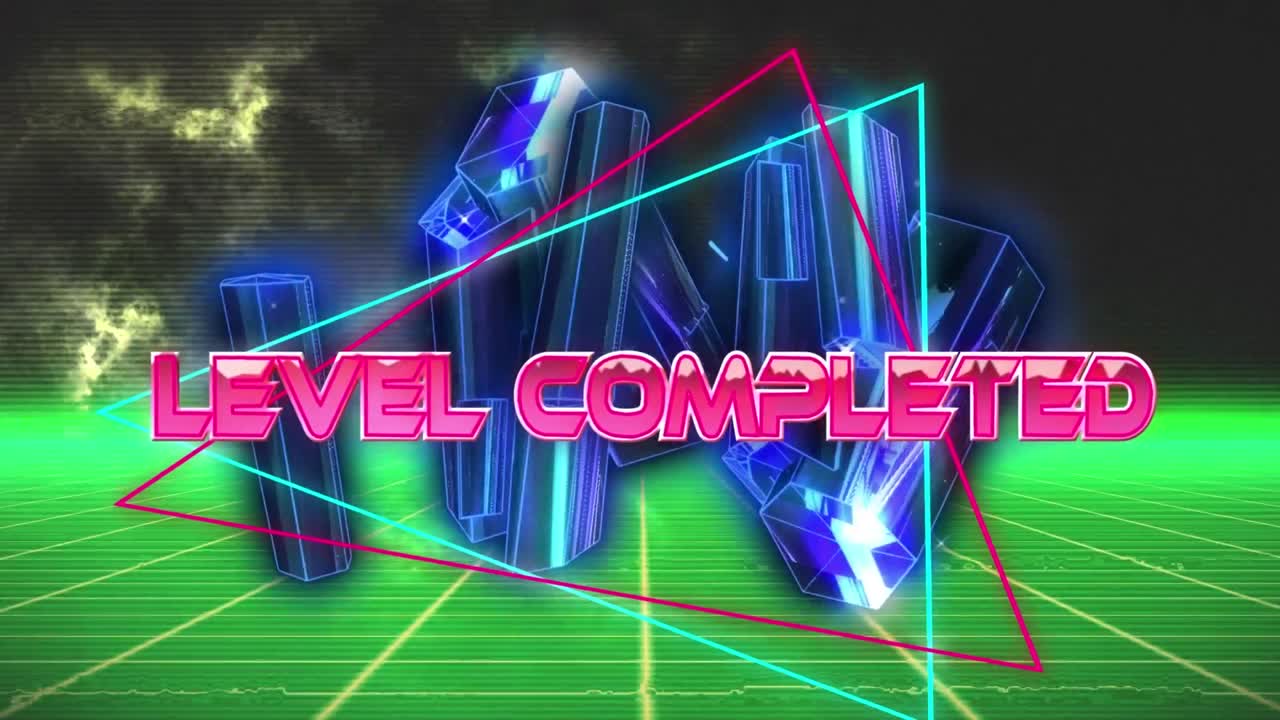 青い結晶と緑のグリッドネットワークに対するネオン三角形の上に完成したテキストのレベル