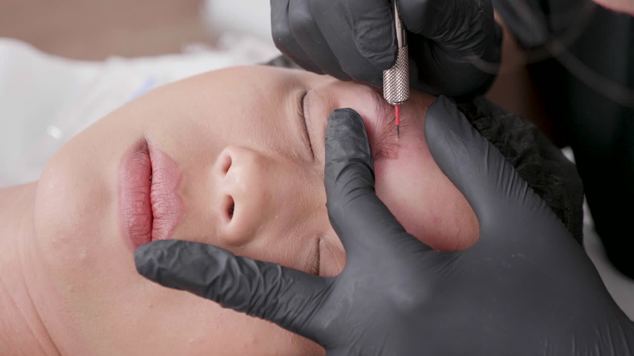 Permanent Makeup Procedure for Eyebrows