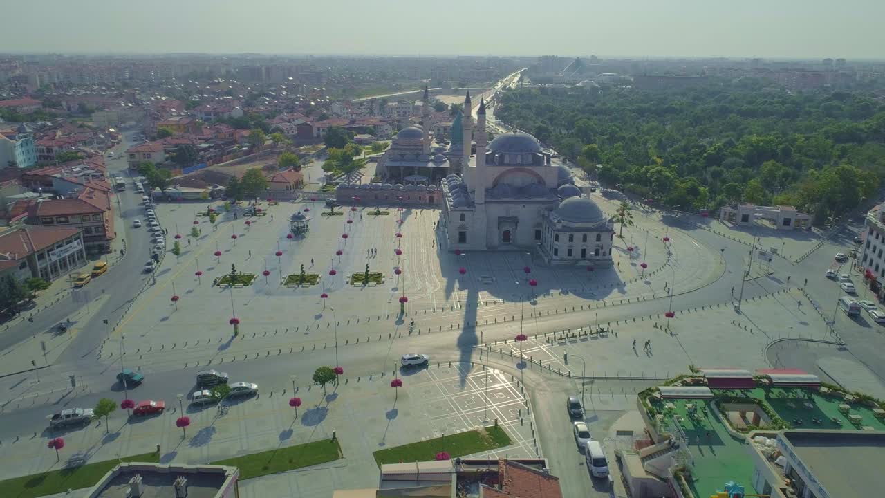 el monasterio de mevlana con el mausoleo de rumi y la mezquita de selimiye