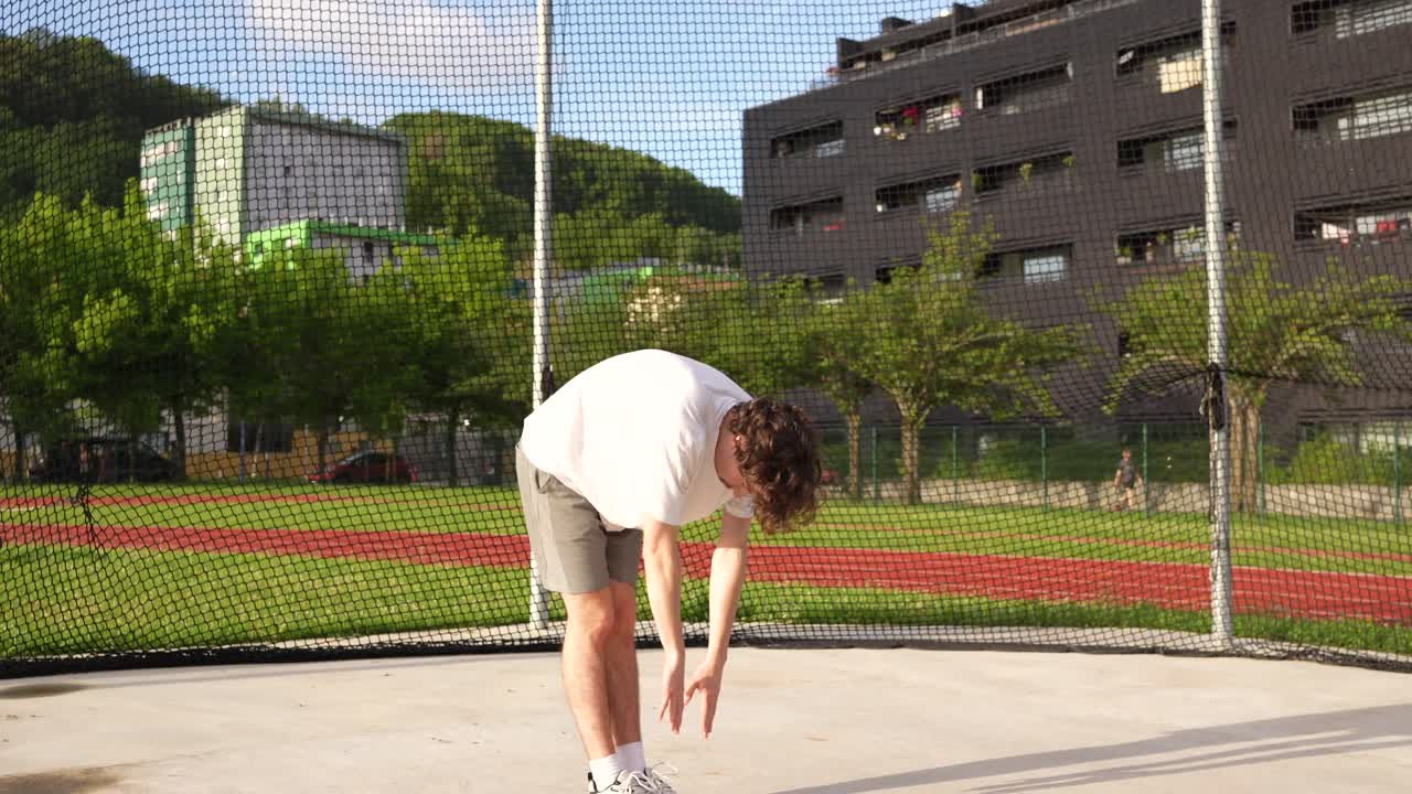 야외에서 운동하는 남자