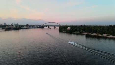 Small-yachts-sailing-in-the-Dnipro-river-in-Kiev