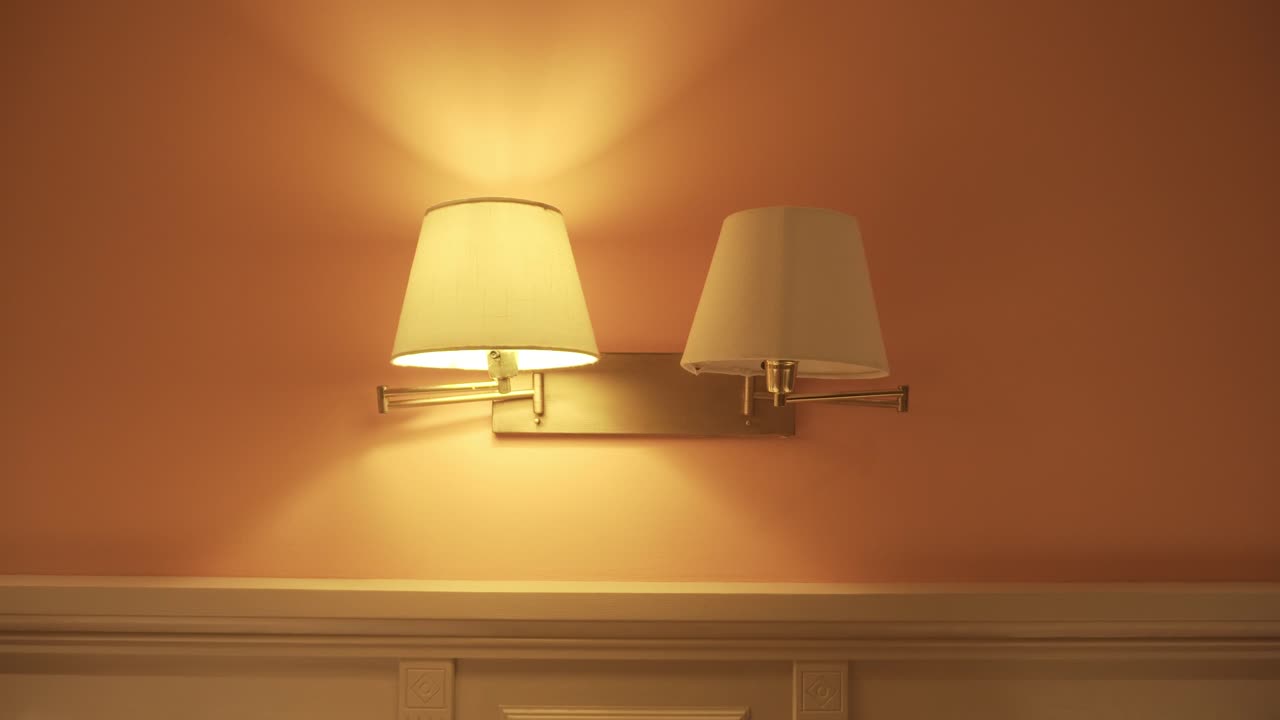 호텔 침실 조명 켜고 끄기