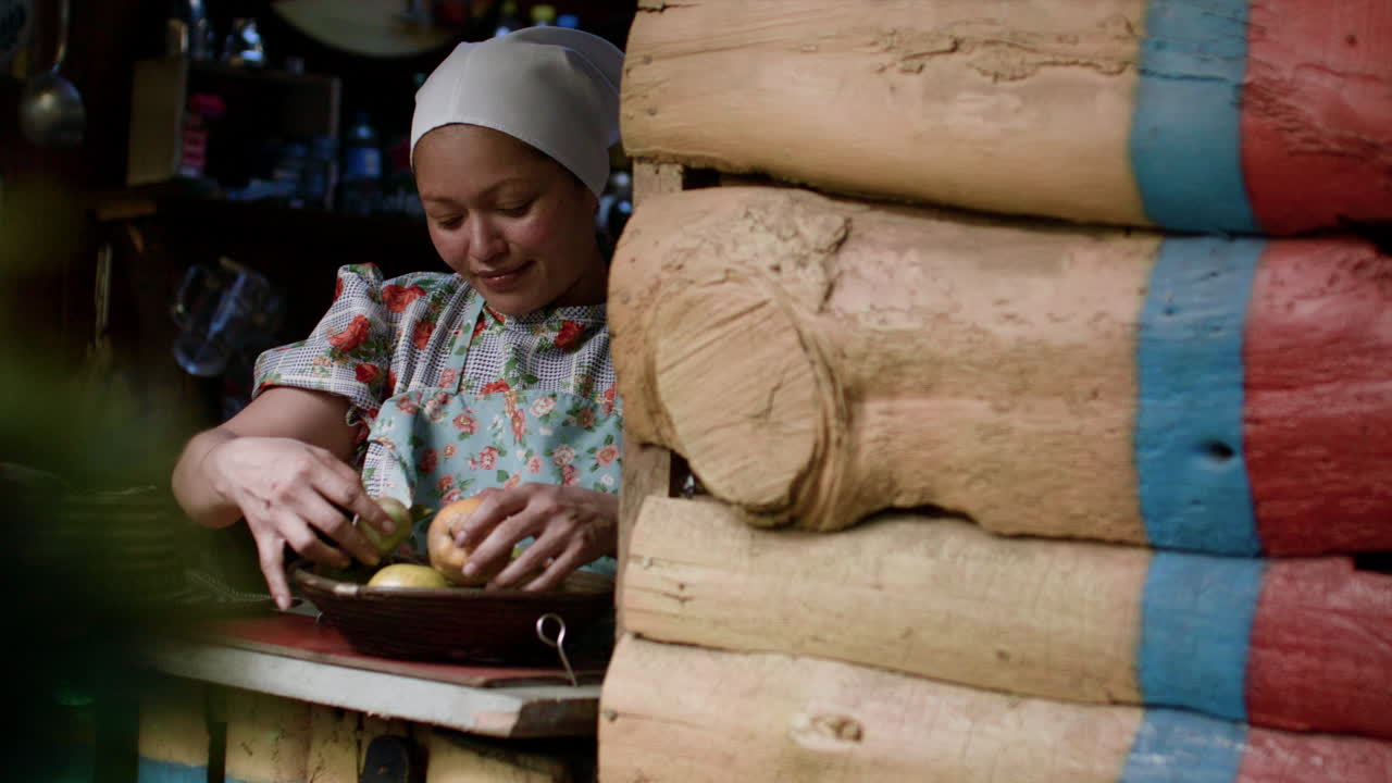 클라이언트와 대화하는 여자